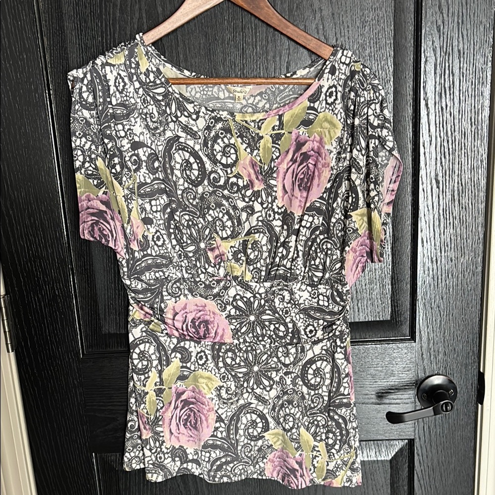 Studio Y Gray Fitted Short Sleeve Blouse